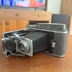Polaroid 110A folding bellows camera