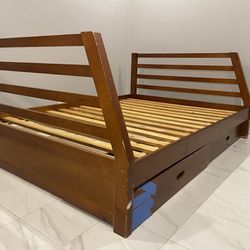 Full Bed/2 Drawersr-one of them is broken. Pick up only- Clovis & Kings Canyon, Fresno Ca $60