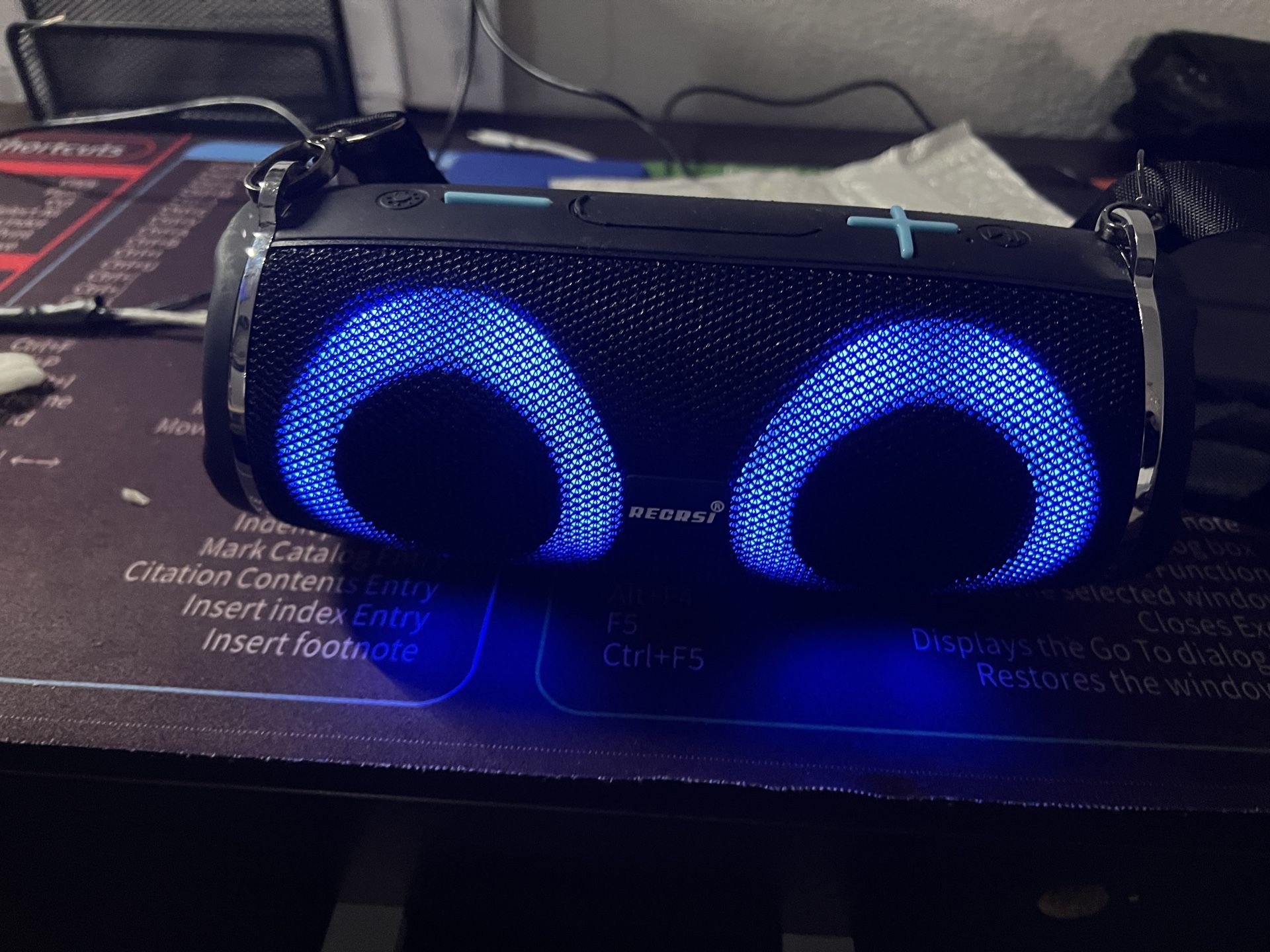 BLUETOOTH MINI HAND SPEAKER 