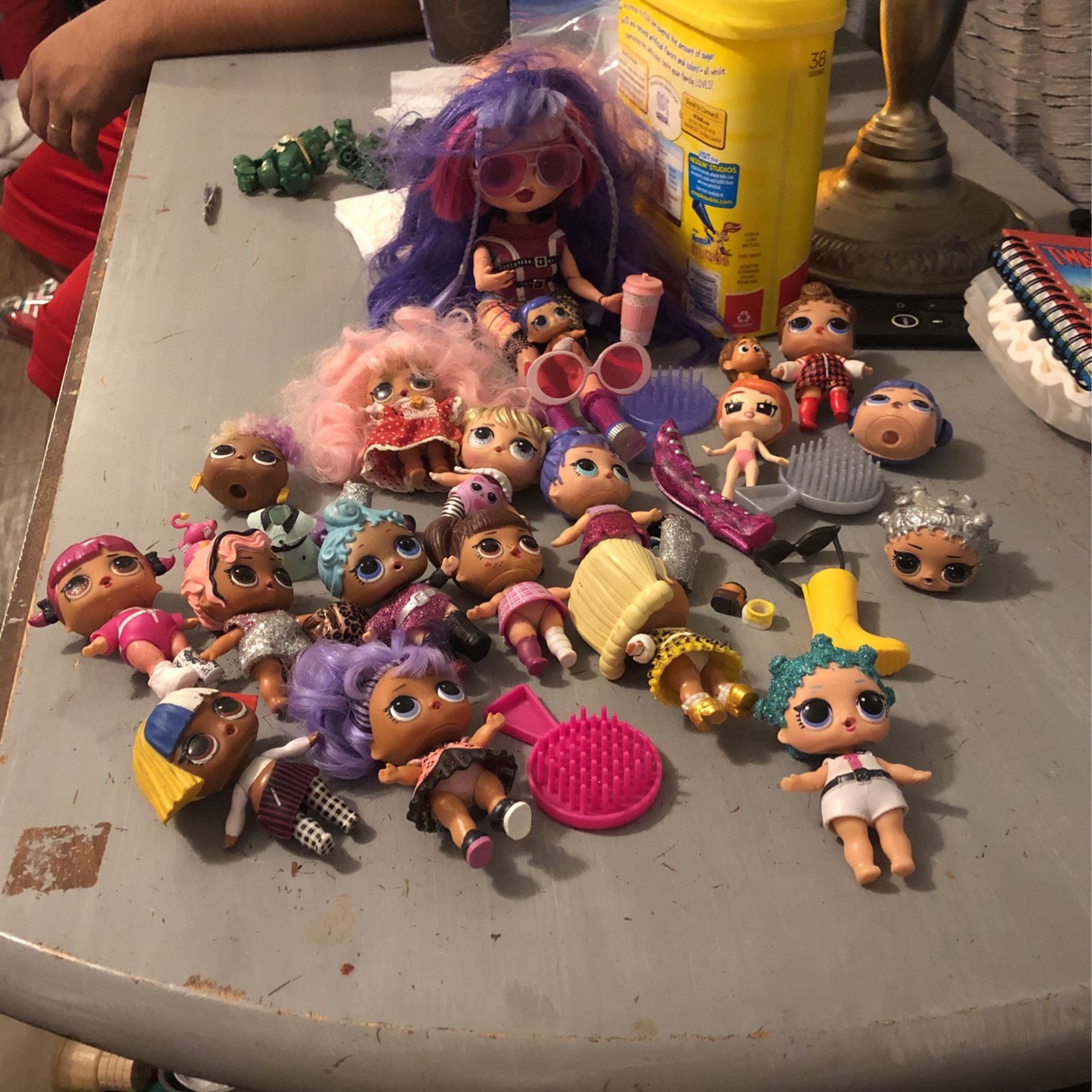 !! !!VERY cool Collection of LOL dolls and accessorie along with one big sister and one mini LOL doll foronly $60$!!!! make us an offer today