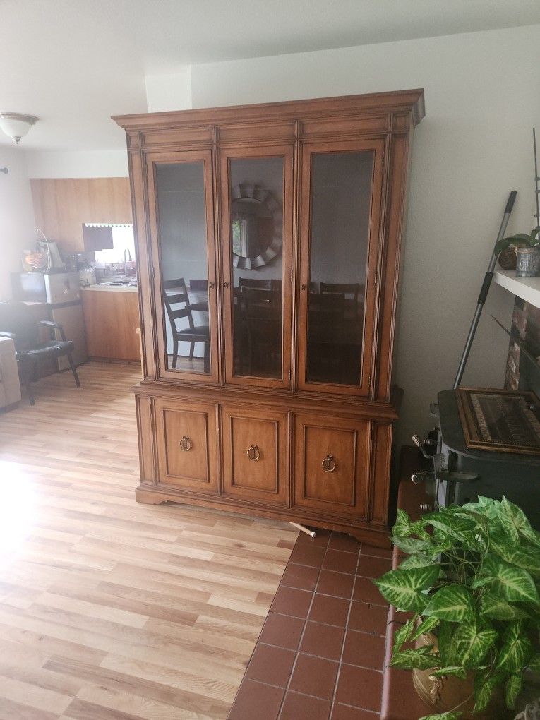 China cabinet $600