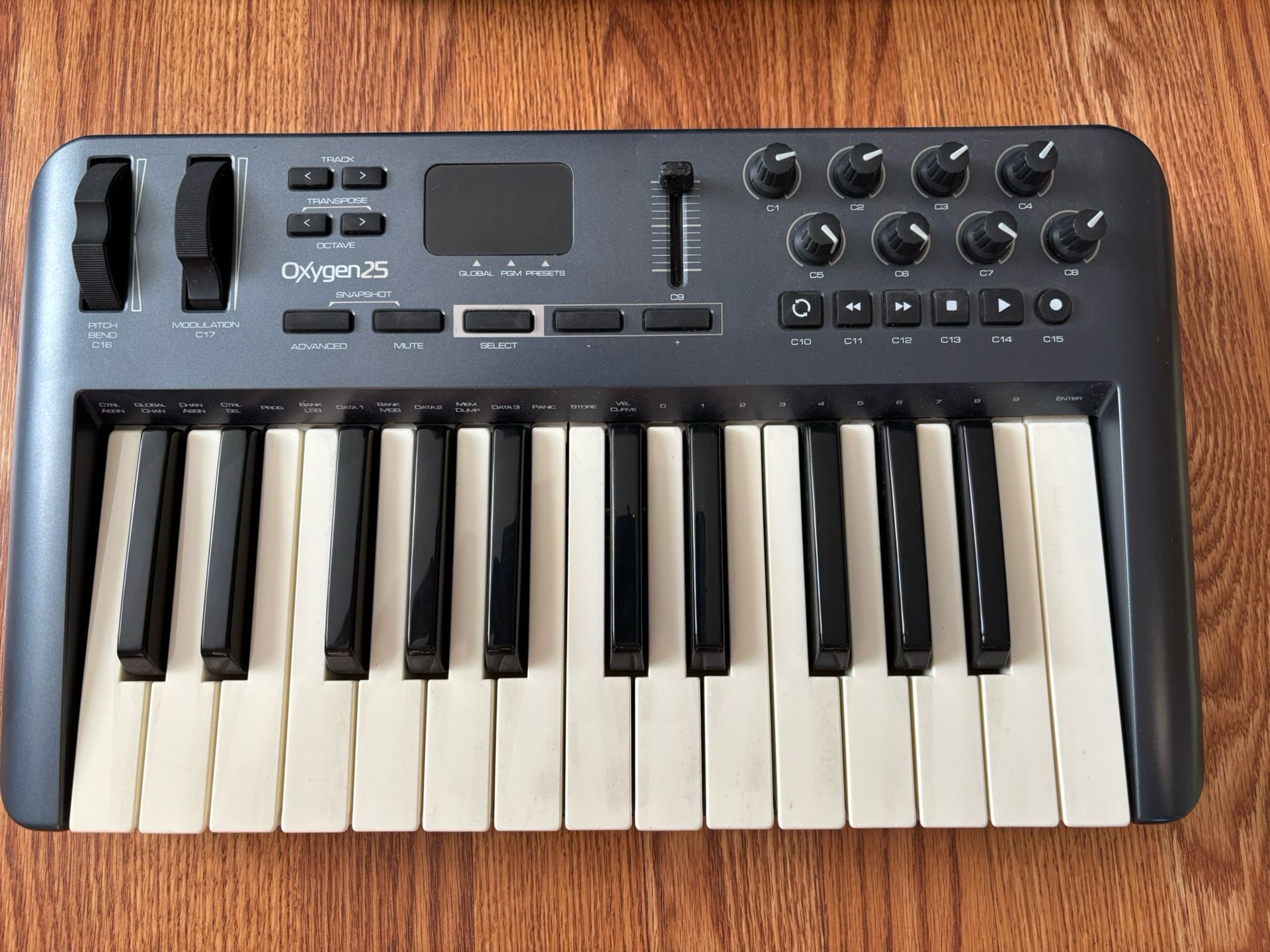 Oxygen 25 Mini Keyboard
