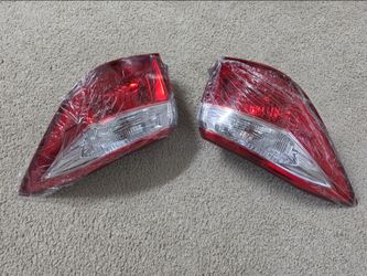 2014 to 2016 Toyota Corolla Tail Lights Assembly (NEW)