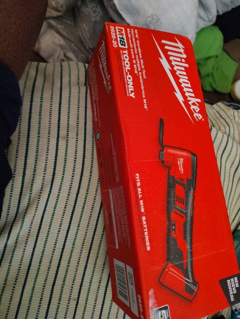 Milwaukee cordless multi-tool