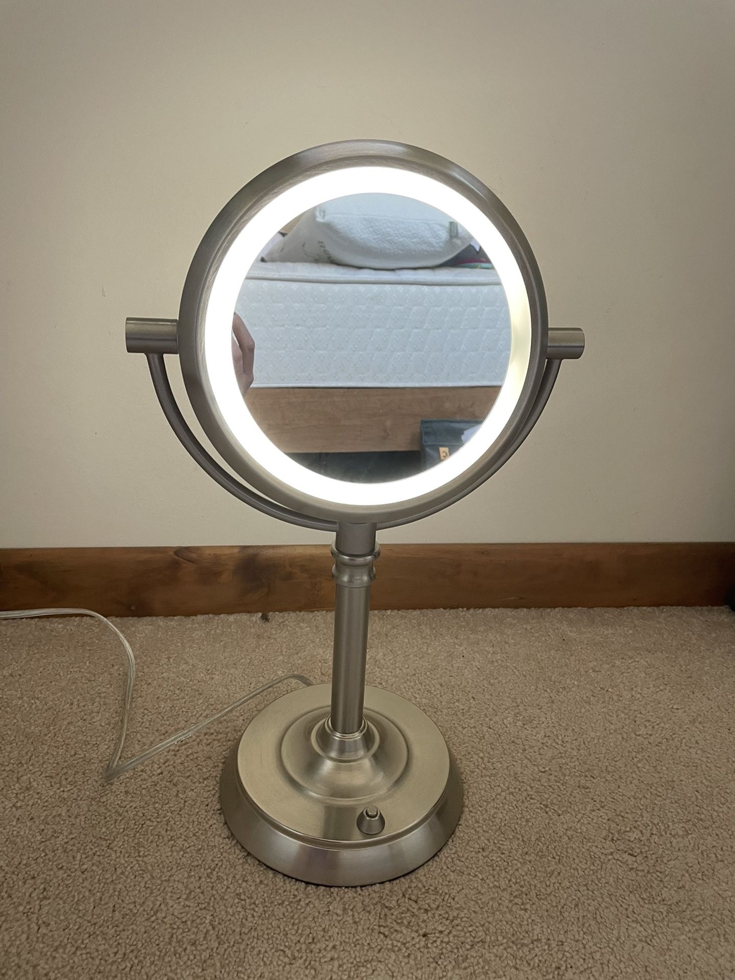 Light Up Magnifying Mirror
