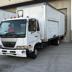 2006 UD Box Truck 20 Foot Hino Motor