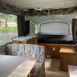 2003 Coleman Santa Fe Pop Up Camper. Excellent Condition!
