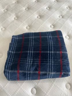 Twin size blanket (good clean condition)