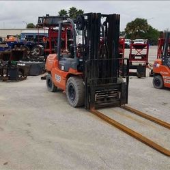 Warehouse Forklift 10,000lbs Capacity - Toyota