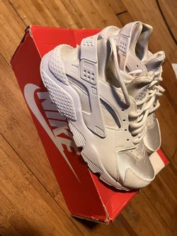 Woman’s Nike Huarache 8.5