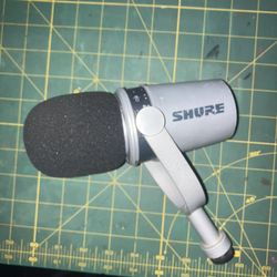 Shure mv7 pod cast microphone 