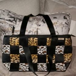 Comely Seatbelt Shoulder Bag