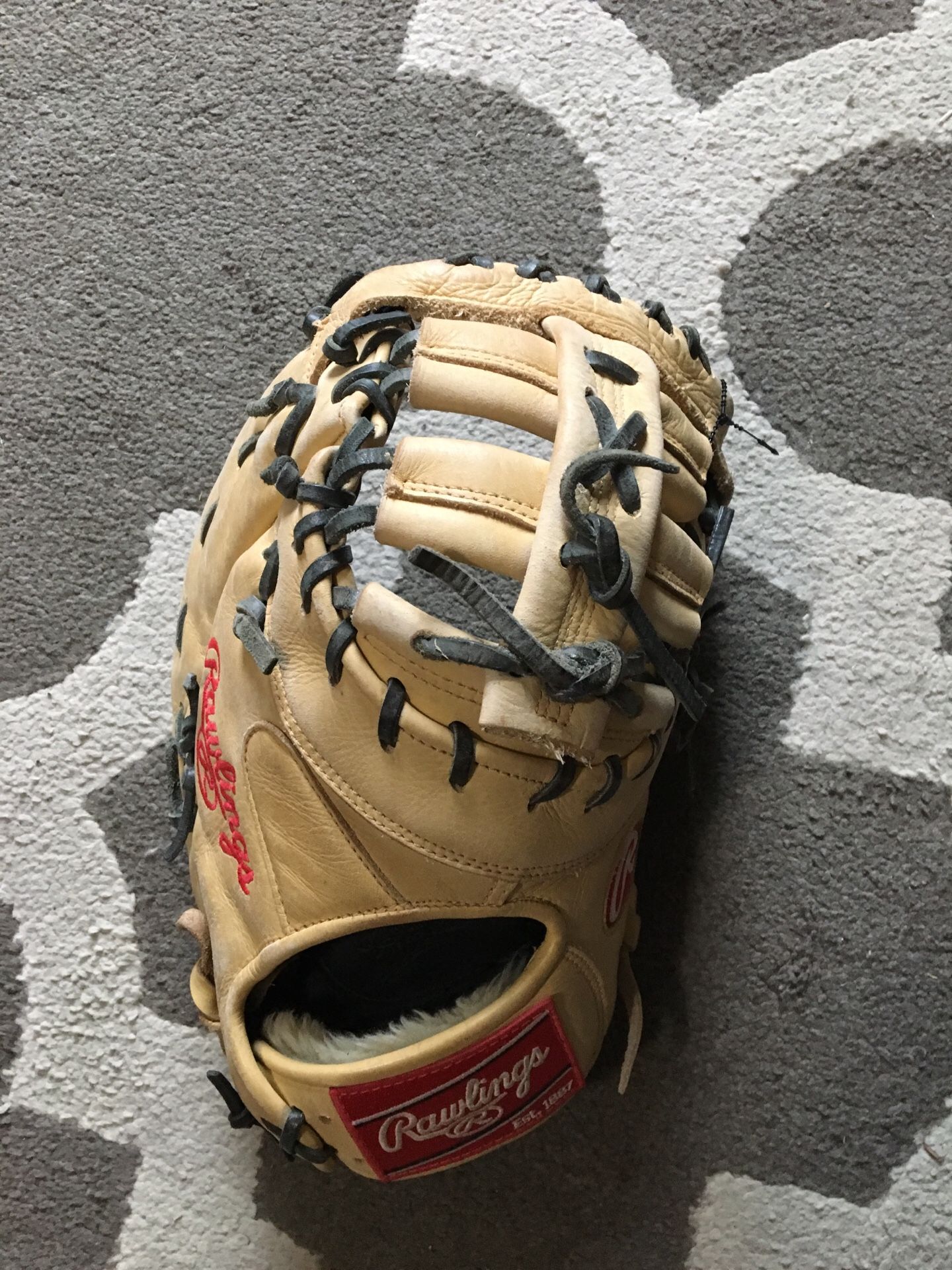 Rawlings first base baseball glove size 13” , the gold glove co. GGEFB13C