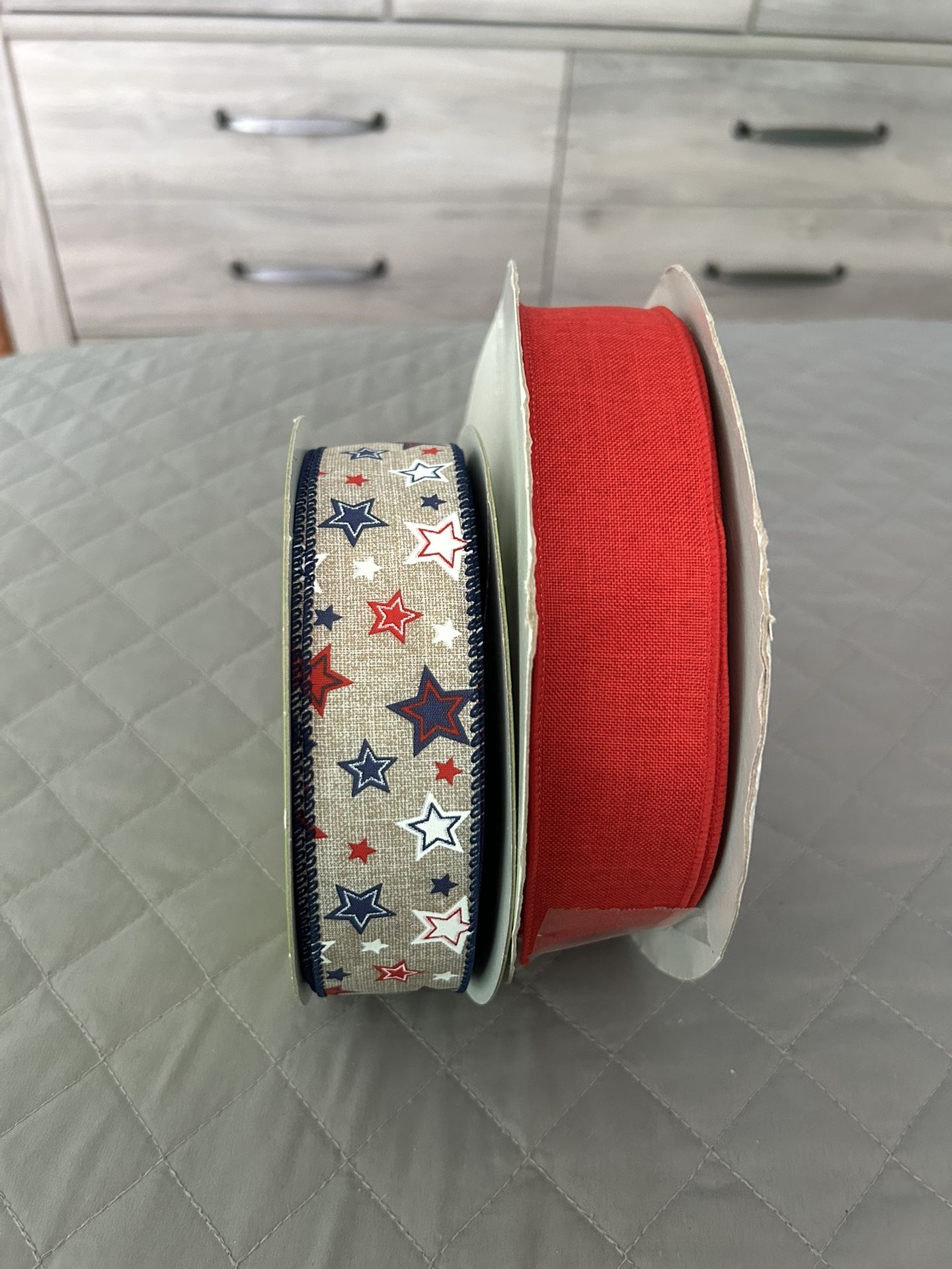 Solid Red Red and Star Pattern Ribbon Set