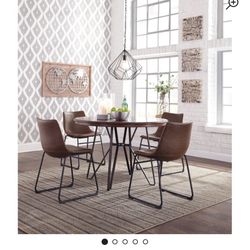Ashtin 4-Ferson Dining Set