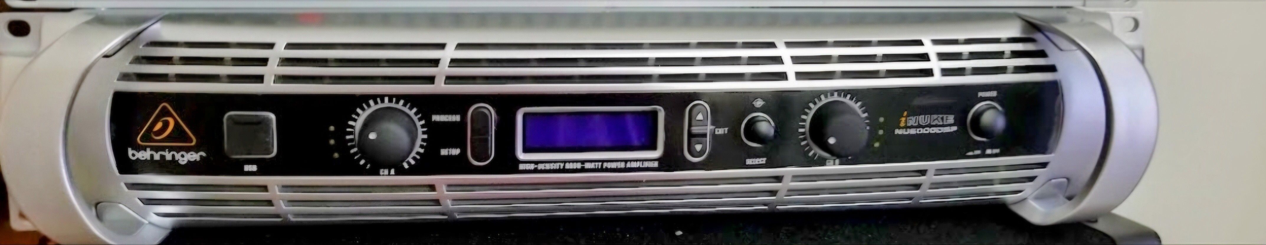Professional Behringer Amp NU6000