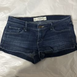 lowrise Abercrombie & Fitch shorts