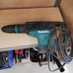 Makita 20lb Demolition Hammer With Case