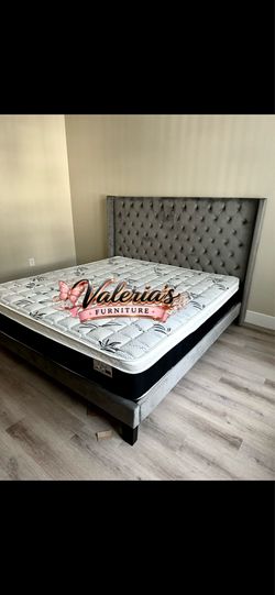 New queen bed with mattress