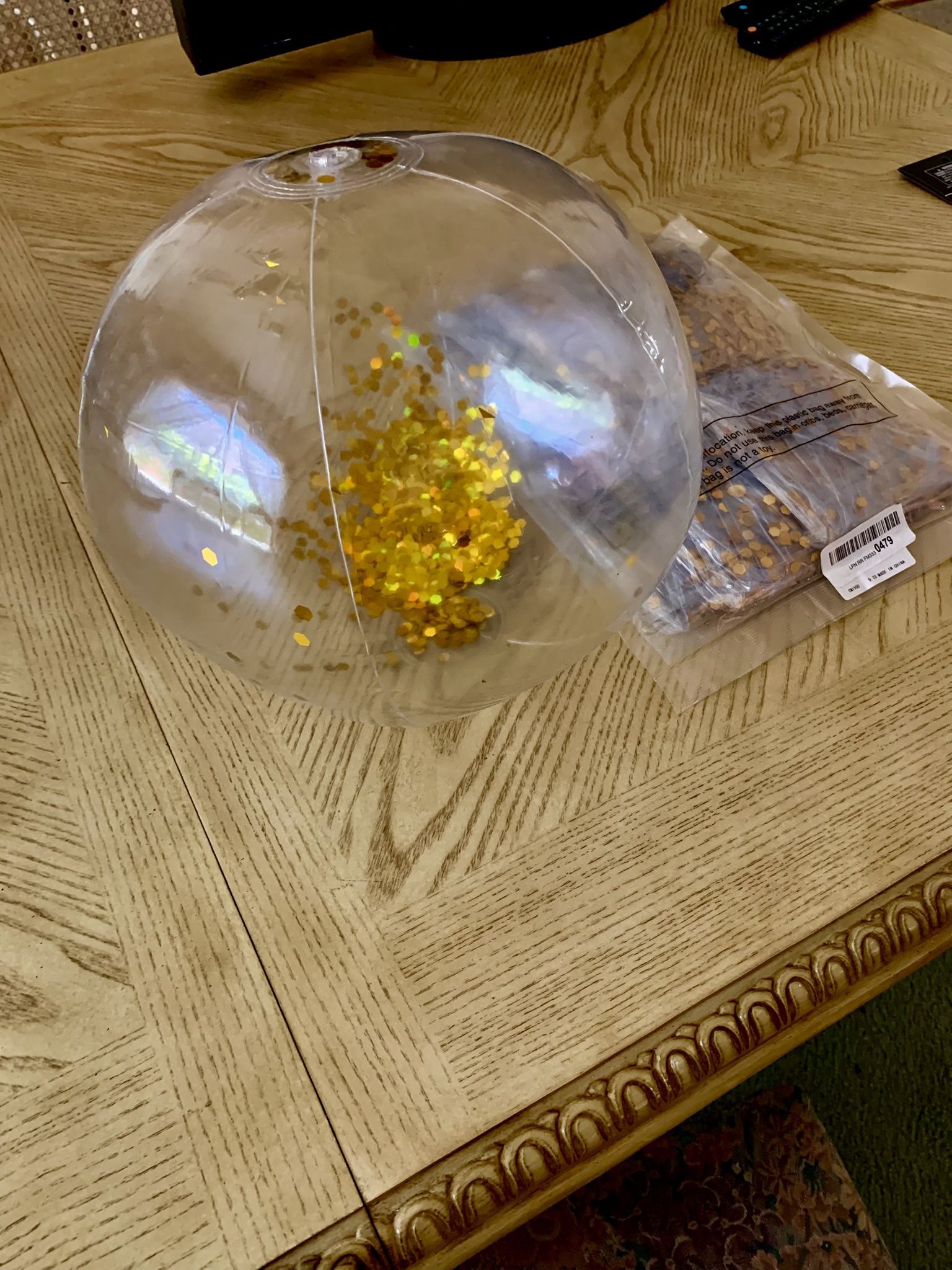 Clear Plastic Beach Balls With Confetti