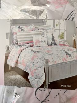 NEW. COMPLETE BEDDING SET/ Paris Set Bedding  