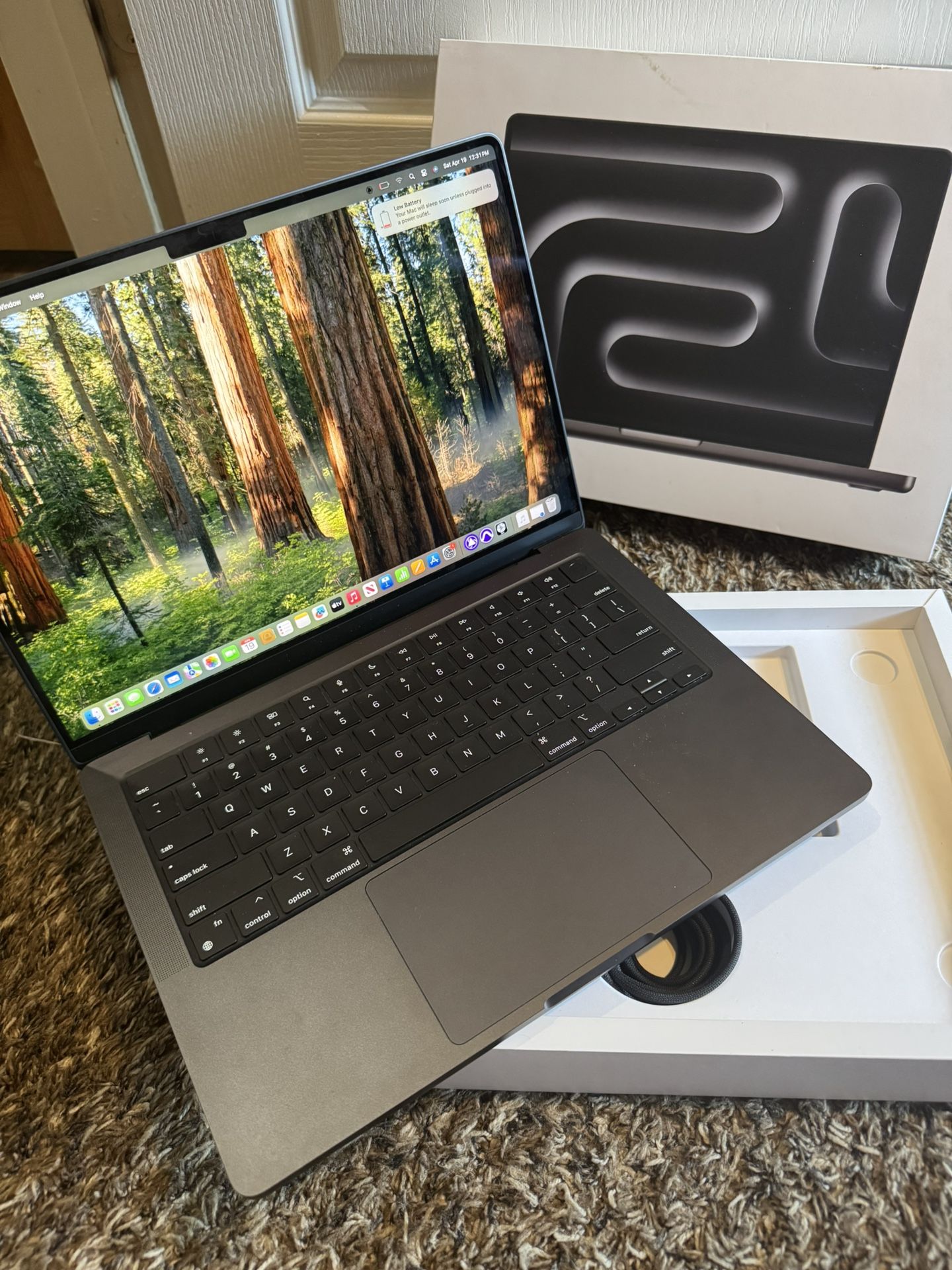 M4 Chip 14-inch MacBook pro 512GB