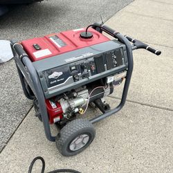 Briggs And Stratton High Wattage 7500W Generator & Transfer Box