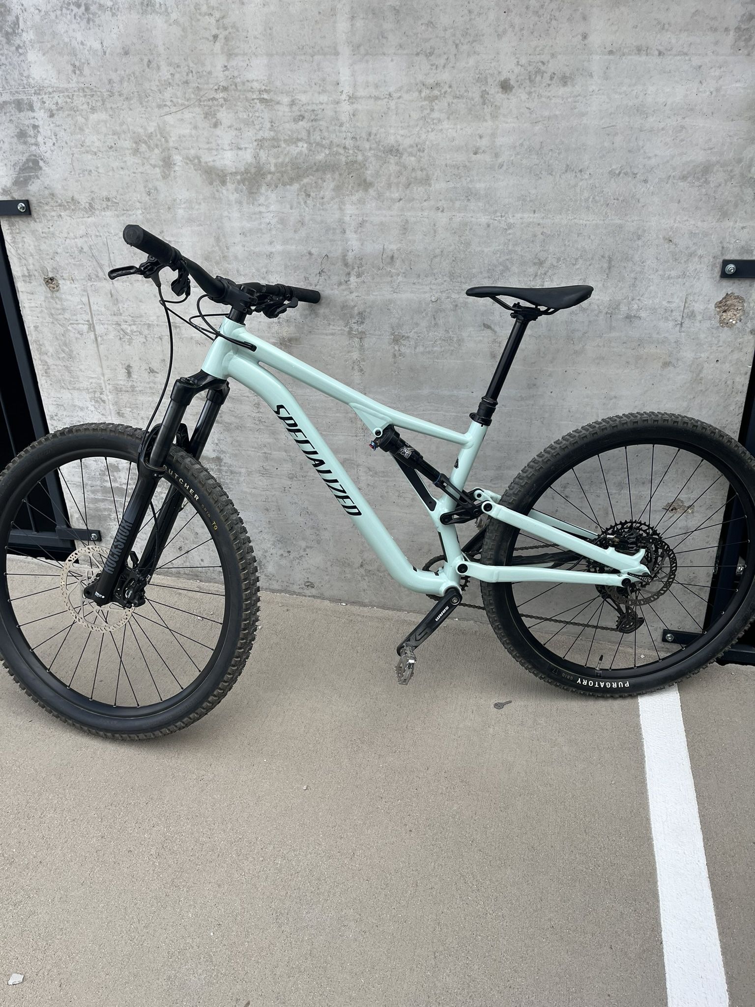 Specialized Stumpjumper Alloy Mountain Bike In Great Condition