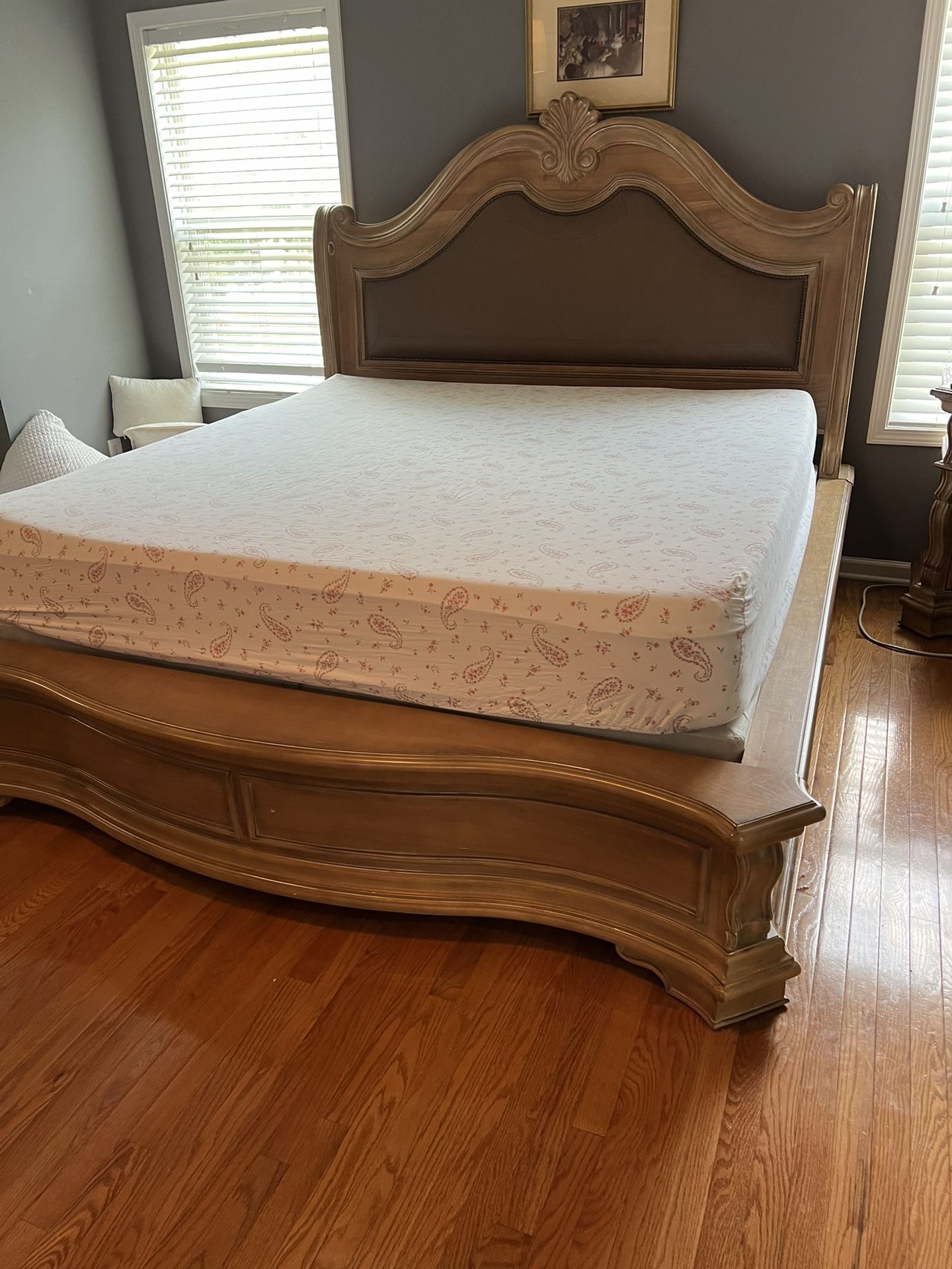 Haverty’s Villa Sonoma King Bedroom Set - 5 Piece Set!