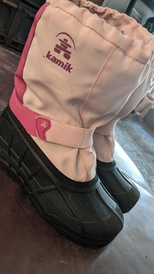 Snow Boots Like New size 6