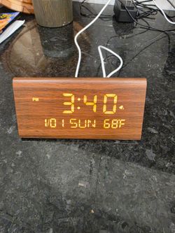 Modern Wooden LED Digital Alarm Clock (Dual USB Ports & Temp)
Condition: Used - Like New