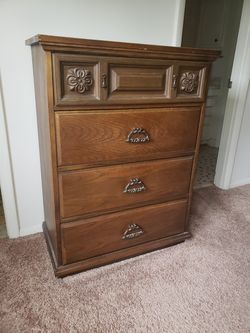 Chest of drawer