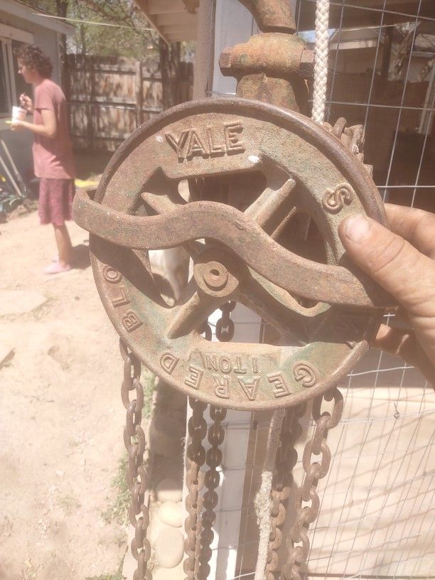 Vintage 1 Ton Screw Geared Block Chain Fall.