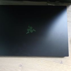 Razer Blade 18 Gaming Laptop – RTX 4090 – i9 – 96GB RAM – 1 TB SSD – 18" QHD+ 240Hz – Gaming Beast