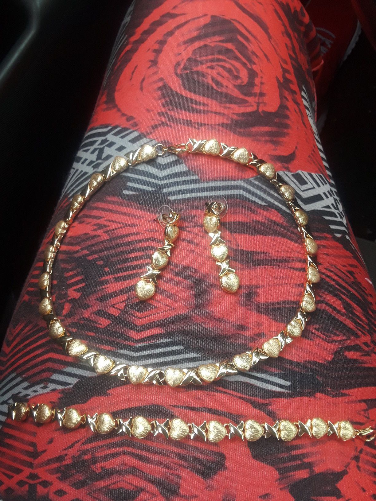 .$60 I DELIVER⚘💎💎⚘14kt Gold plated  necklace with matching earrings and bracelet will not fade or tarnish