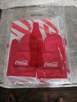 2026 COCA-COLA SET OF GRILL OVENS AND TABLECLOTH  $25.00 FIRM PRICE.