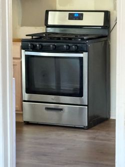 Like new- Whirlpool gas stove/oven - Tarzana