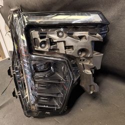 2024 2025 Cadillac XT4 right side headlight