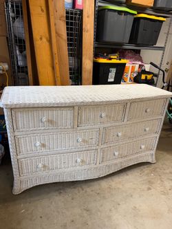 Dresser white wicker 7 drawers