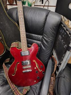 Hollow Body Electric Guitar