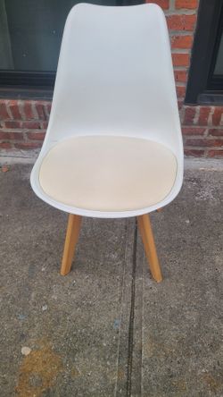 Modern  White  Chair 
