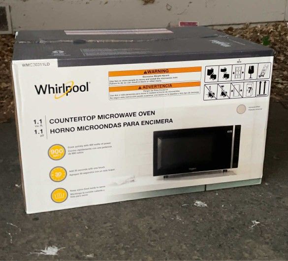 Whirlpool 1.1-CU Ft Medium 900 Watt Countertop Microwave (Silver/Black)