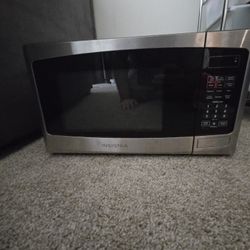Microwave - Insignia .9 Cu. Ft. - Gently Used - $50 OBO