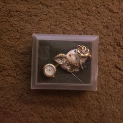 Vintage Bennetto Face Brooch Clock 