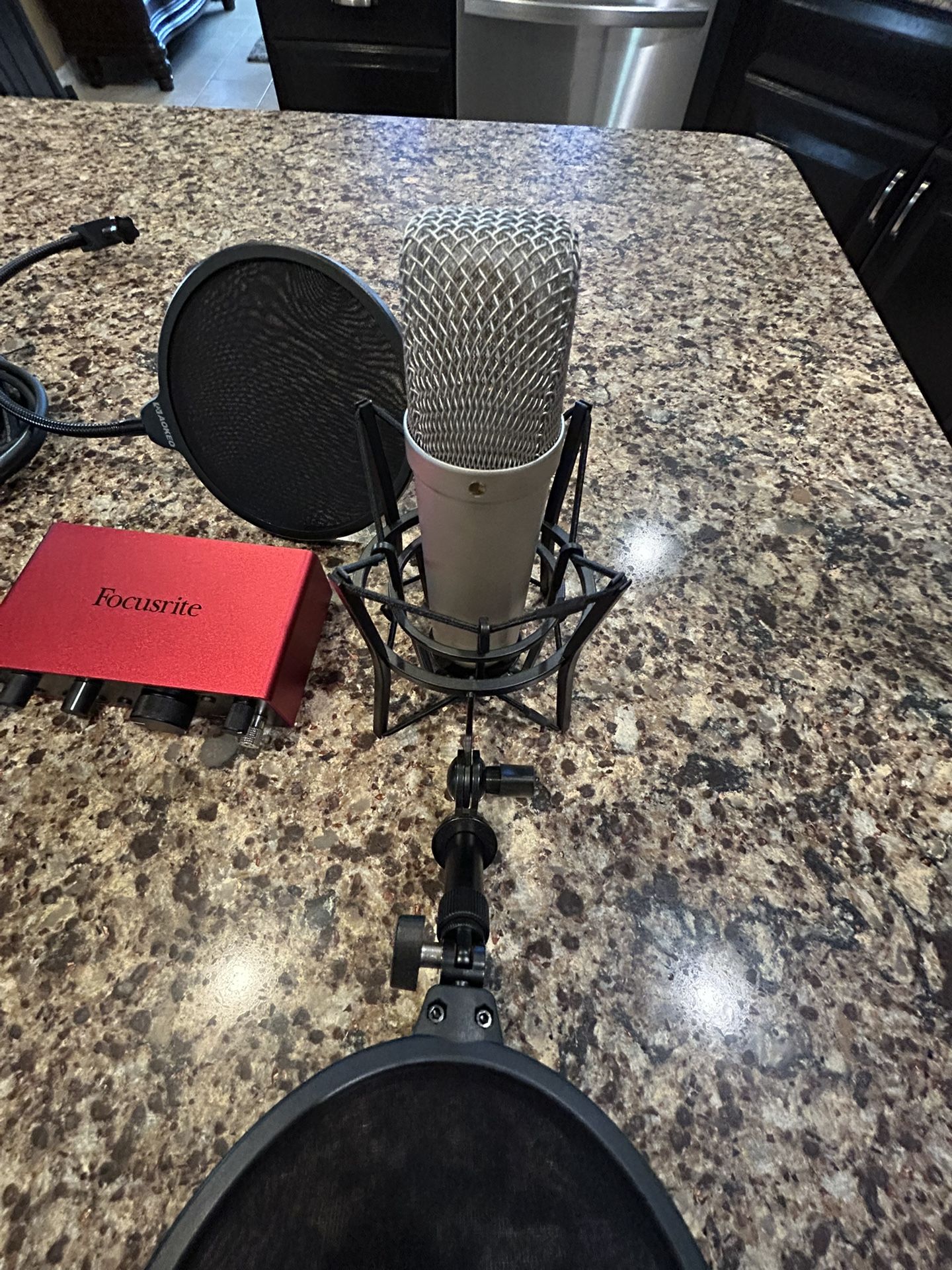 Pro Studio Mic Setup β Rode NT1 + Focusrite Scarlett + Stand + Shield