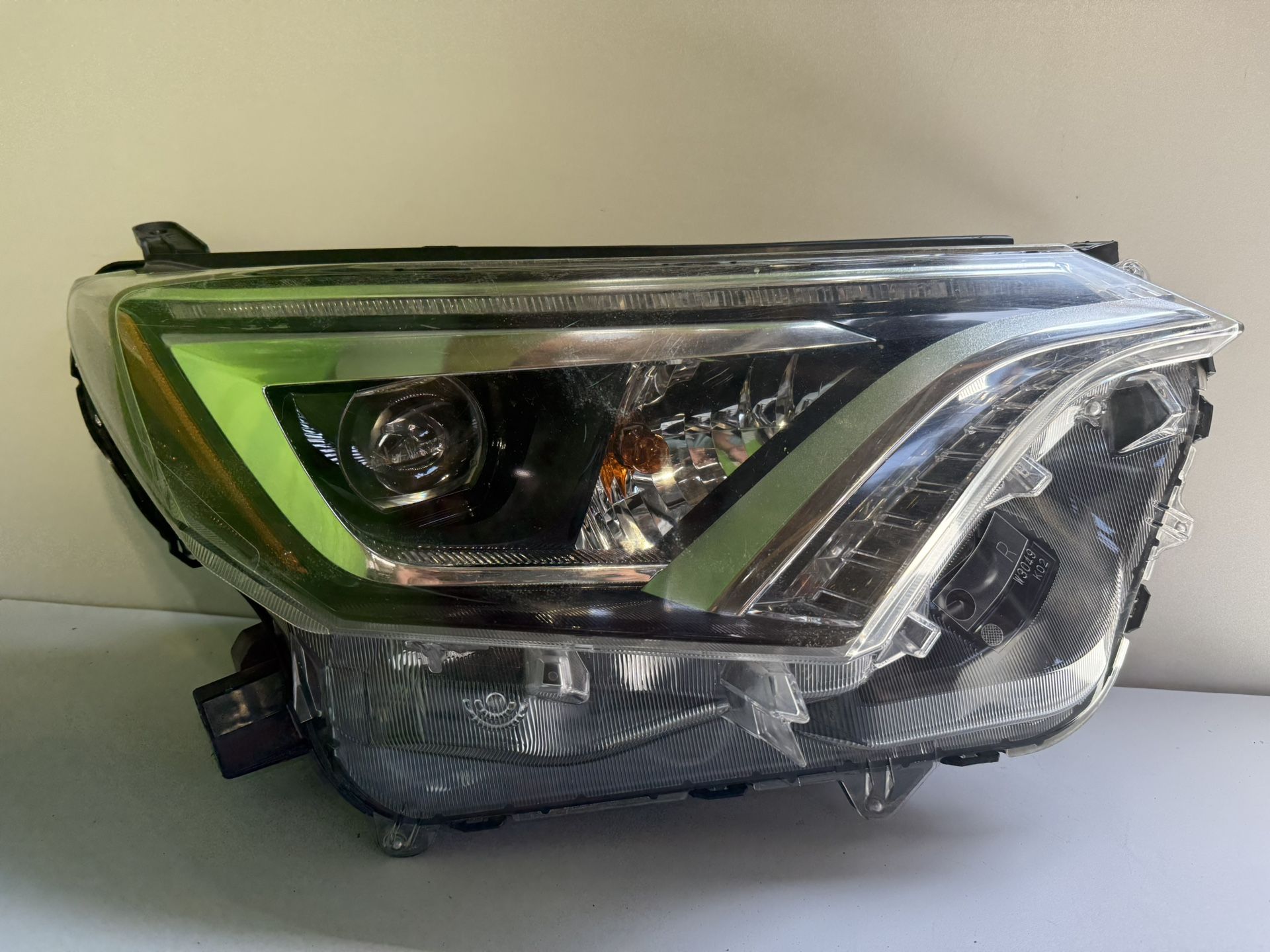 2016 2017 2018 TOYOTA RAV4 RIGHT SIDE HALOGEN W/LED HEADLIGHT OEM USED