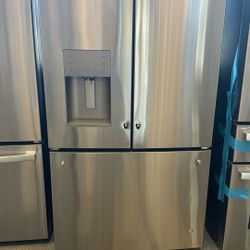GE Fridge Missing Handles 799$ Brand New 