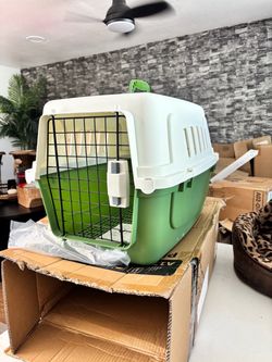 GORGEOUS GREEN AND WHITE 22" PET CARRIER NEW ! 😍❗️