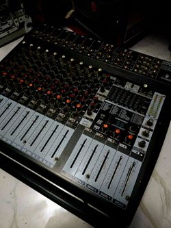Behringer Europower PMP4000 16-Channel 1600W Powered Mixer