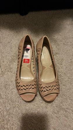 Vittadini Tan Nude Peep-Toe Pumps – Size 5.5 – New Never Worn